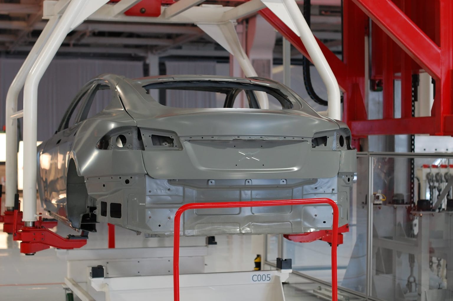 An unpainted Tesla body on the Fremont factory line, morning analysis for Oct 22 2026